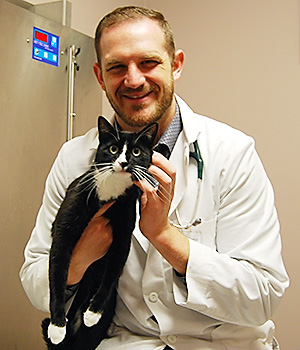 Dr_Damian_Peyton_Veterinarian_Kansas_City with a cat
